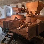 Mary's Old Mill 아파트